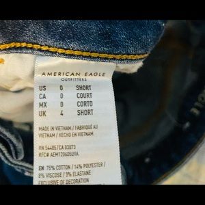 american eagle distressed jeans